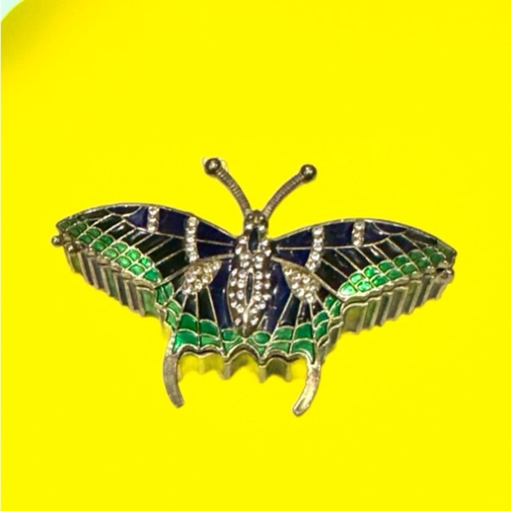 Vintage Enamel Butterfly Trinket charm box magnetic metal.